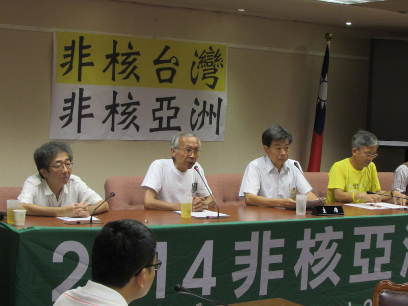 為期4天的2014亞洲非核論壇在今(29)日劃下句點，主辦單位台灣環境保護聯盟與各國反核代表一同召開記者會。圖：邱珮文/攝   