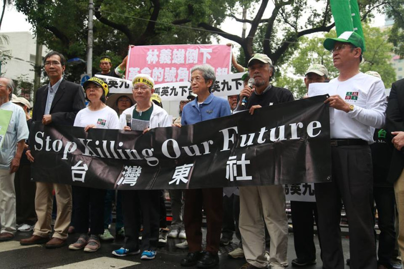 公投護台灣聯盟總召蔡丁貴25日表示，台灣人民要直接走出來革命，佔領立法院和行政院外圍，讓立委和官員們可以趕快，做出停建核四的決議，讓林義雄活下來。圖2之1：林雨佑/攝   