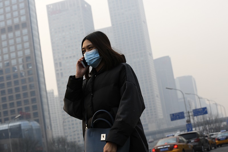中國北京官方7日晚間6時宣布，將首次啟動「空氣重汙染紅色預警」。圖片來源：達志影像/美聯社   