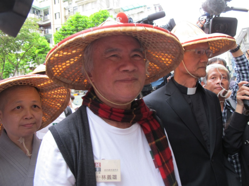 民進黨前主席林義雄22日上午在許承道牧師陪同下，進入義光教會進行反核四禁食活動。圖2之2：林朝億/攝   