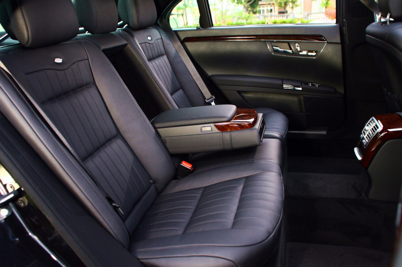 寬敞舒適且作工精湛的後座，是S 350 L Grand Edition獻給車主的最佳禮讚。   