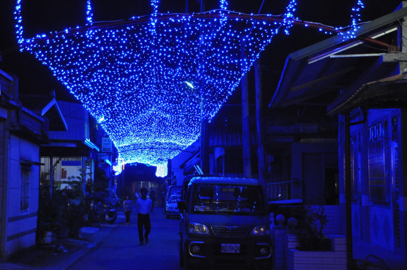 萬金村街頭已佈置聖誕燈飾，準備迎接聖誕季活動   