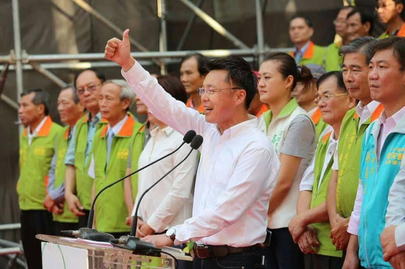 趙天麟侃侃而談他參政20年，致力把選舉風氣轉變成民主嘉年華會。   
